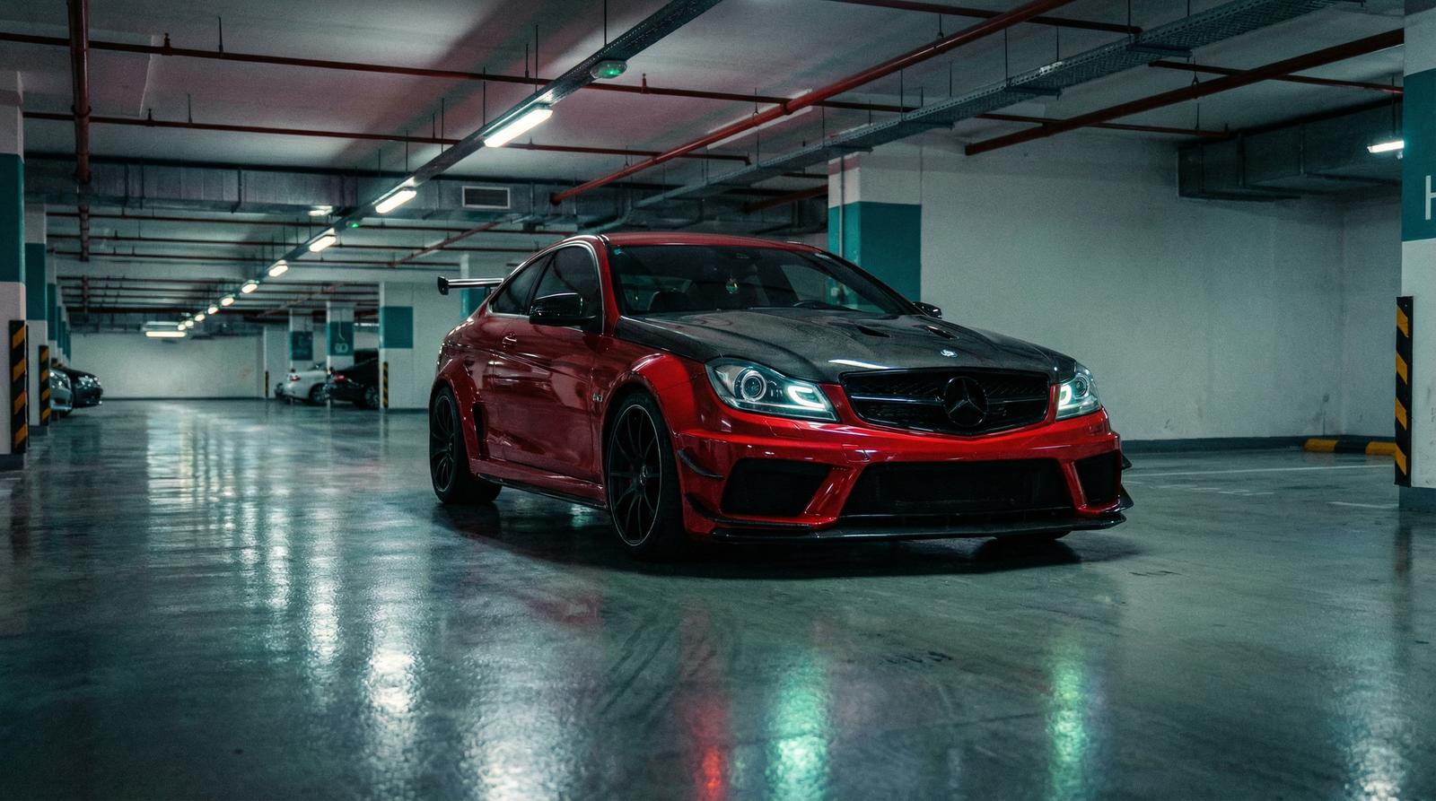 萝莉岛改装视频 - AMG C63宽体改装视频演示